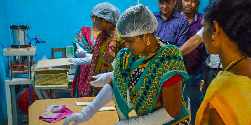 Sanitary napkin manufacturing unit 