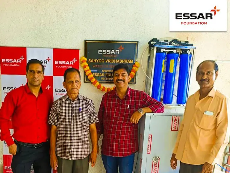 Essar-Foundation-donates-water-purifier-to-Sahyog-Vriddhashram