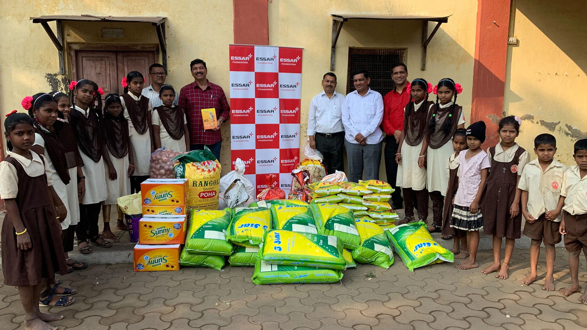 Essar-Foundation-provides-ration