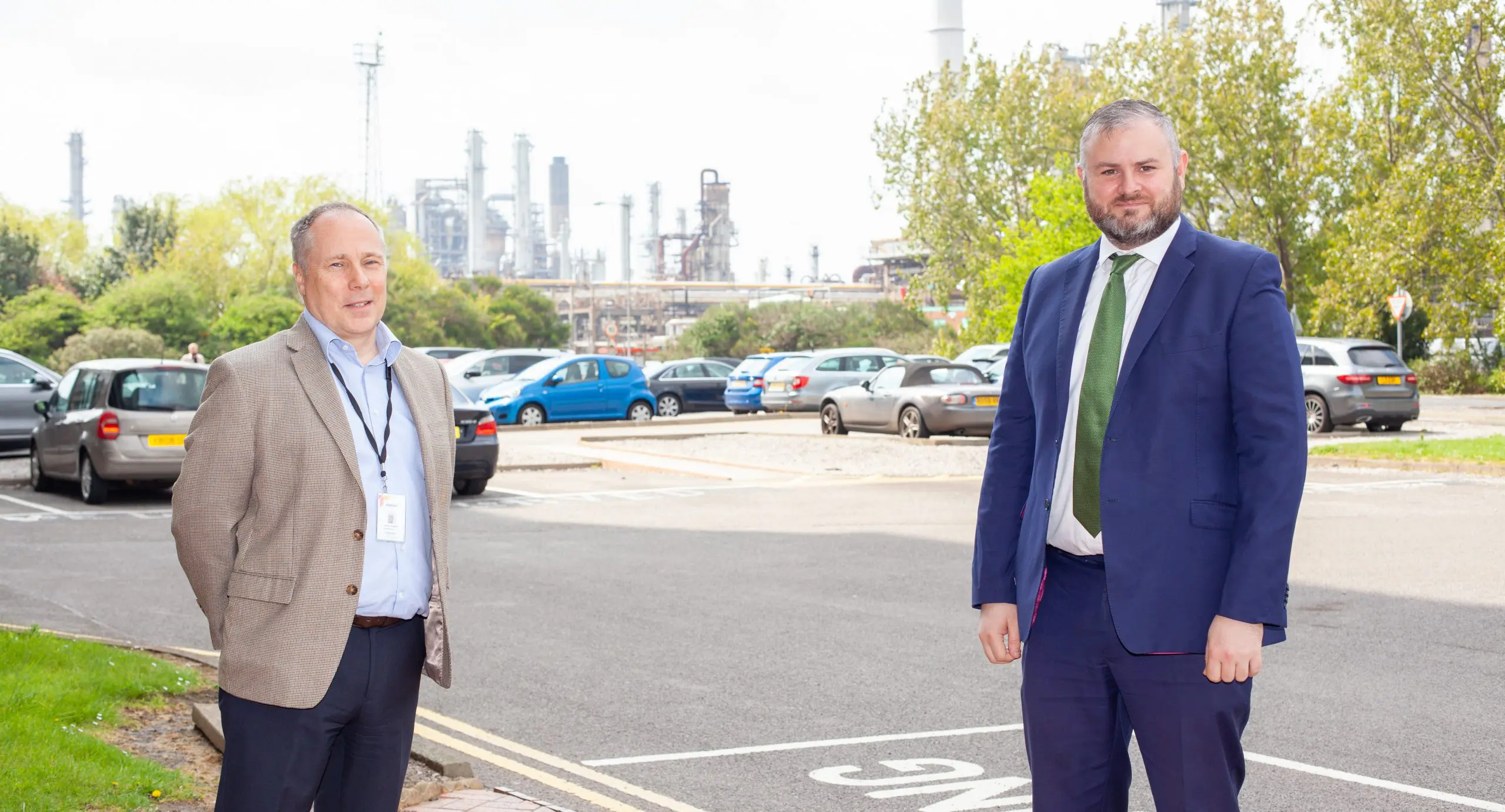 Transport-Minister-Andrew-Stephenson-right-meets-Essar-Chief-Operating-Officer-Jon-Barden-at-Stanlow